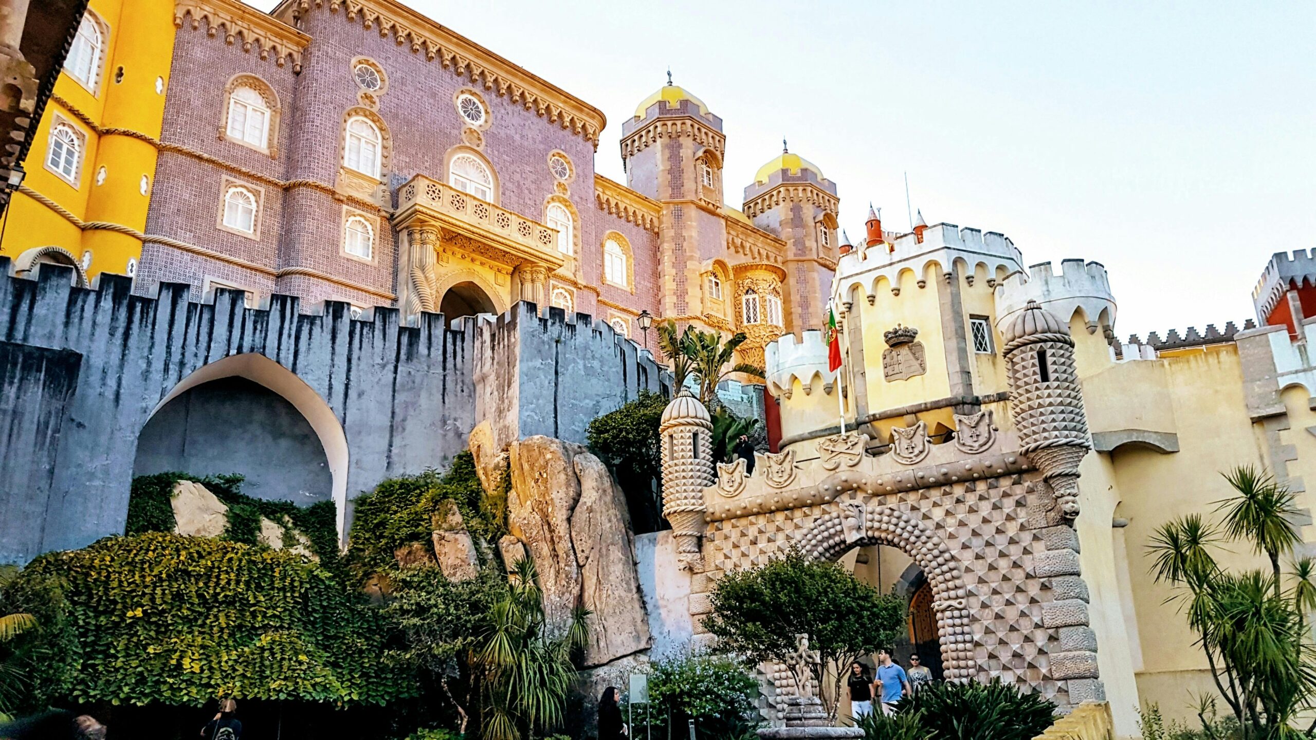 Kiedy najtaniej wyjechać do portugalii? Odkryj najlepsze miesiące na ekonomiczne wakacje